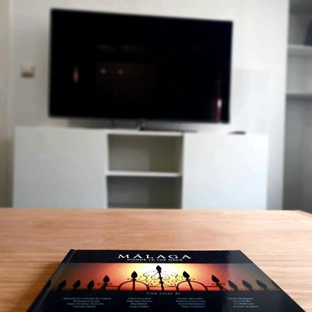 Apartamento Vacacional Cuarteles Malaga Ngoại thất bức ảnh